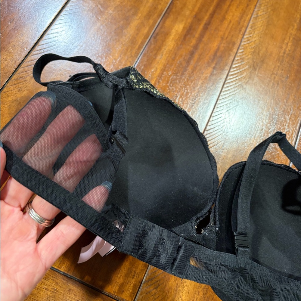 Victoria's Secret Black and Gold Bra - Picture 3 of 4